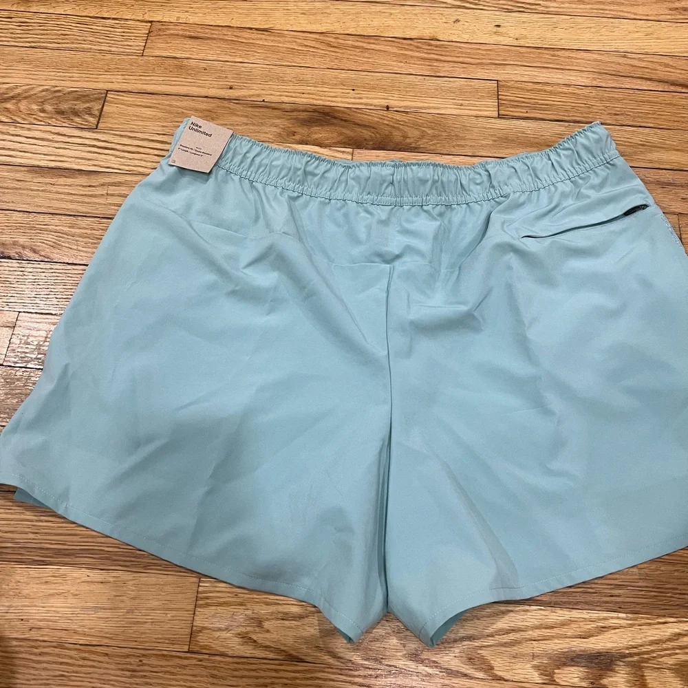 Nike Men's Training Shorts in Light Sage